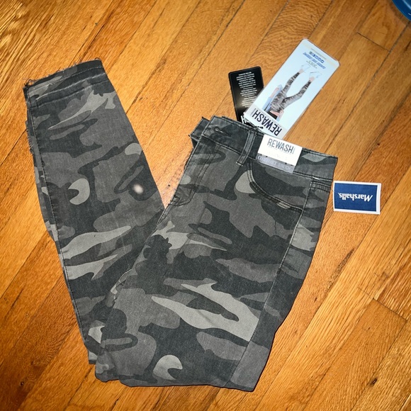 NWT camo jeans size 5 - Picture 2 of 3